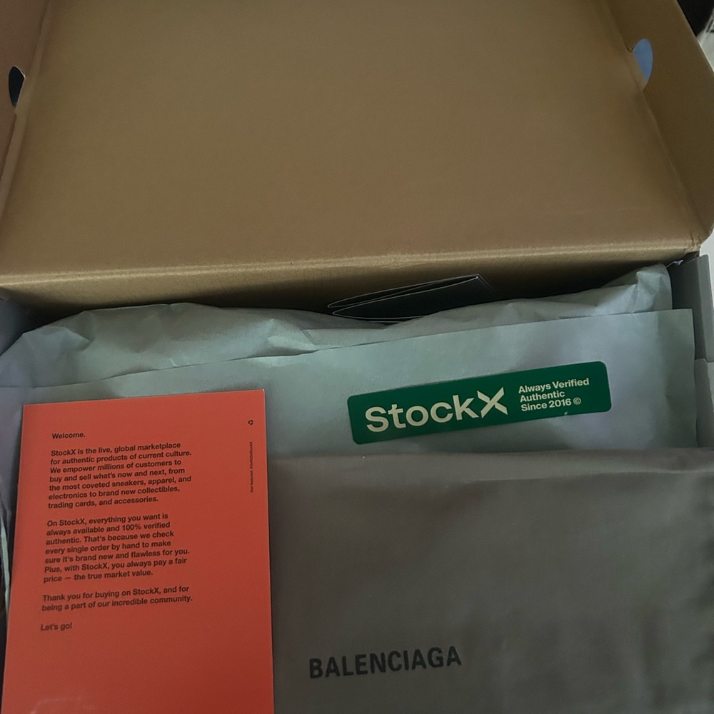 Balenciaga Packaging - Picture 3 of 9